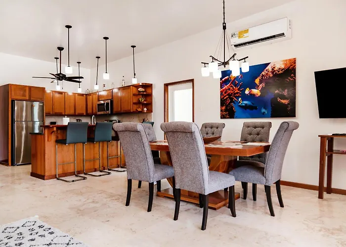 Holiday home Residences At Barrier Reef Unit 2b Oceanview 2 Bedroom By Floreo