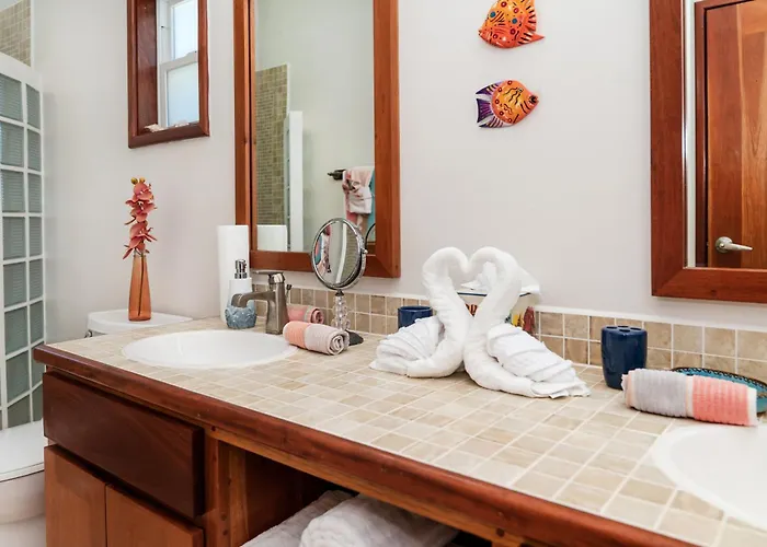 Residences At Barrier Reef Unit 2b Oceanview 2 Bedroom By Floreo Holiday home *