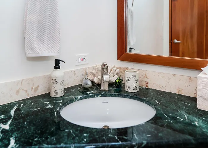 Residences At Barrier Reef Unit 2b Oceanview 2 Bedroom By Floreo Holiday home
